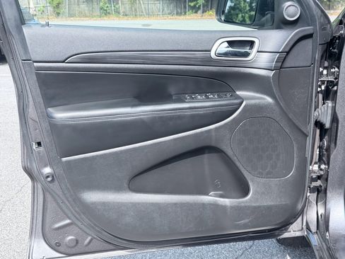 Used 2019 Jeep Grand Cherokee Altitude RWD image 32