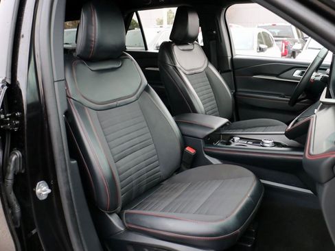 Certified 2025 Ford Explorer ST-Line image 33