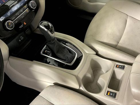 Used 2021 Nissan Rogue Sport SV AWD/4WD image 18