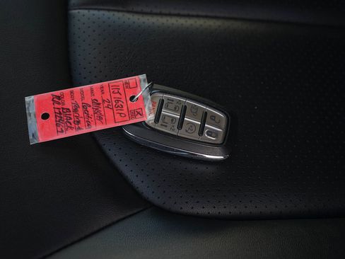 Used 2024 Chrysler Pacifica Touring-L image 26