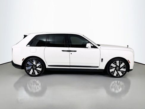 Certified 2025 Rolls-Royce Cullinan AWD/4WD image 9