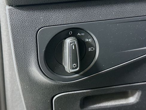 Used 2018 Volkswagen Tiguan SE w/ Panoramic Sunroof Package AWD/4WD image 17