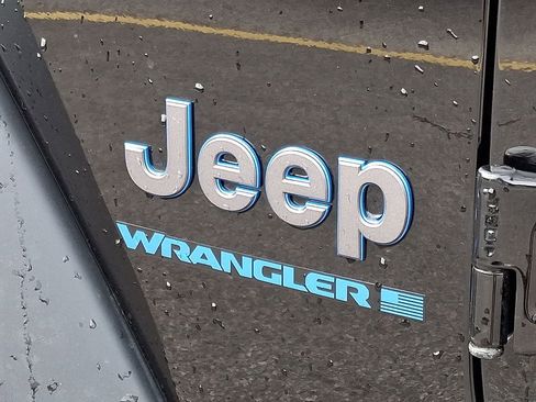 Used 2025 Jeep Wrangler Willys image 35