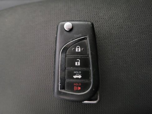 Used 2022 Toyota Corolla LE w/ Carpet Mat Package (TMS) FWD image 32