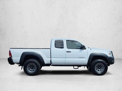 Used 2014 Toyota Tacoma PreRunner w/ Convenience Package RWD image 4