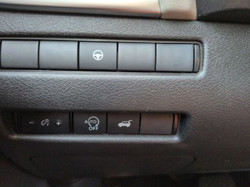 Used 2025 Nissan Rogue SV AWD/4WD image 28