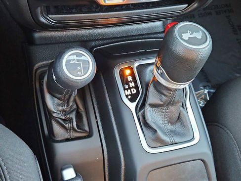 Used 2022 Jeep Wrangler Unlimited Sport S image 31