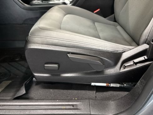 Used 2022 Chevrolet Colorado W/T w/ WT Convenience Package image 9