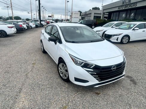 Used 2023 Nissan Versa S FWD image 34