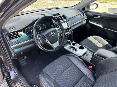 Used 2014 Toyota Camry SE image 9