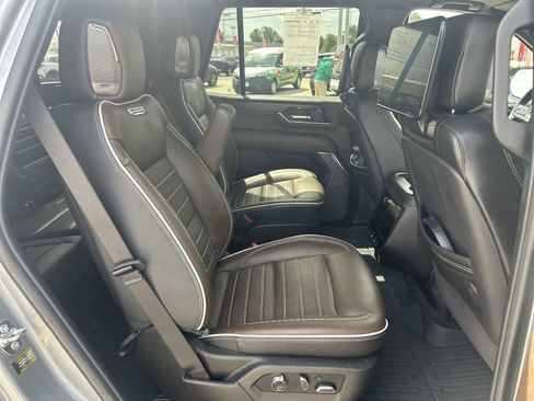 Used 2025 GMC Yukon Denali Ultimate AWD/4WD image 28