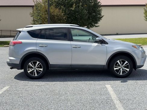 Used 2016 Toyota RAV4 XLE FWD image 9