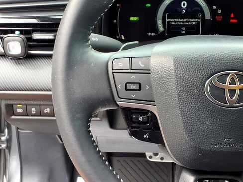 Used 2025 Toyota Camry SE w/ Convenience Package FWD image 23