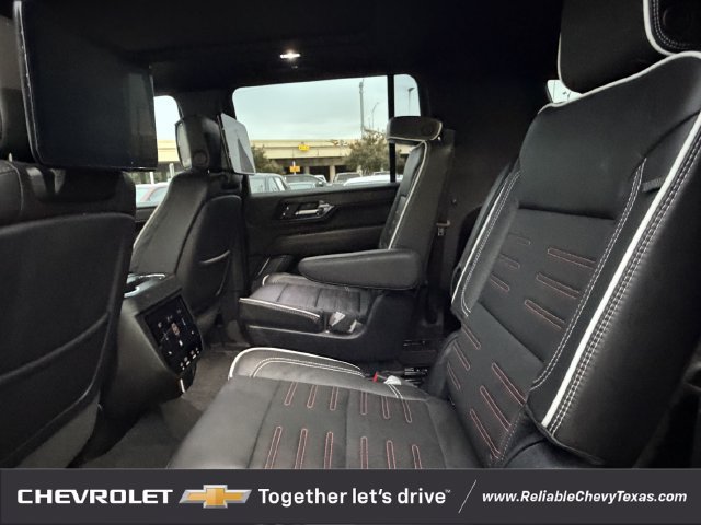 Used 2025 GMC Yukon XL AT4 Ultimate AWD/4WD image 32