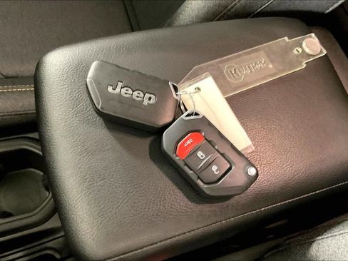 Used 2025 Jeep Wrangler Sport image 13