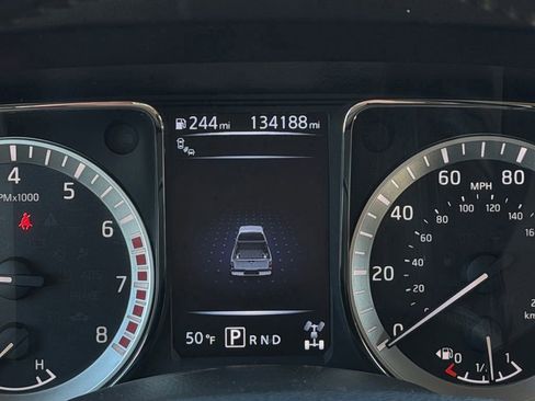 Used 2017 Nissan Titan SV image 18