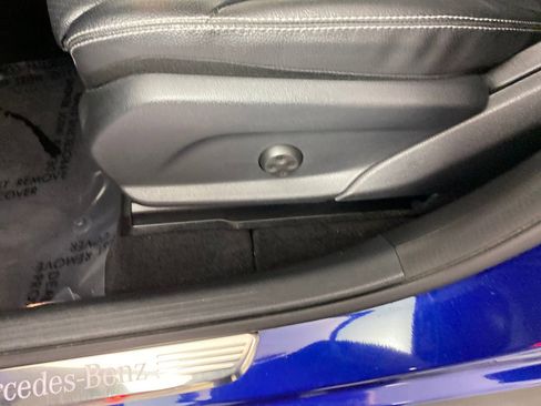 Used 2019 Mercedes-Benz GLC 300 4MATIC image 8