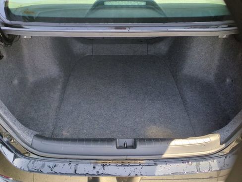 Used 2018 Honda Accord Touring image 6