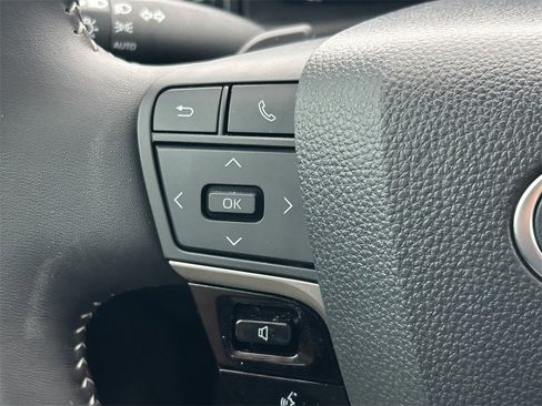 Used 2025 Toyota Camry SE image 36