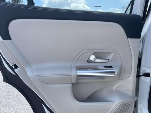 Used 2025 Mercedes-Benz GLA 250 4MATIC image 3