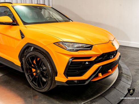 Used 2022 Lamborghini Urus image 2