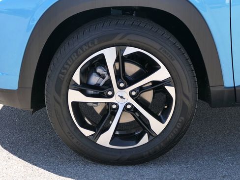 Used 2025 Chevrolet Trax RS FWD image 9