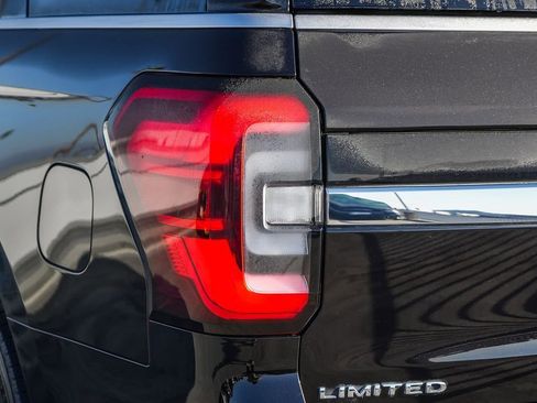 Used 2024 Ford Expedition Limited image 10