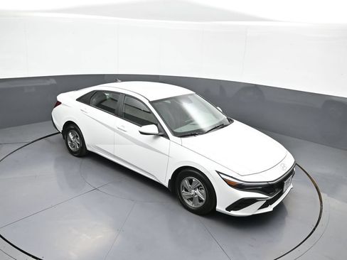 Used 2025 Hyundai Elantra SE FWD image 35