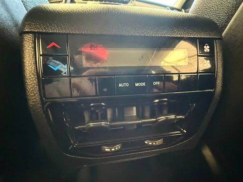 Used 2023 Jeep Grand Cherokee L Laredo image 24