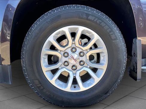 Used 2016 GMC Yukon SLE w/ HD Trailering Package image 9