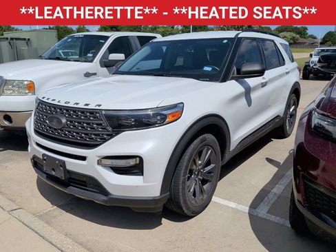Used 2021 Ford Explorer XLT w/ Equipment Group 202A RWD image 3