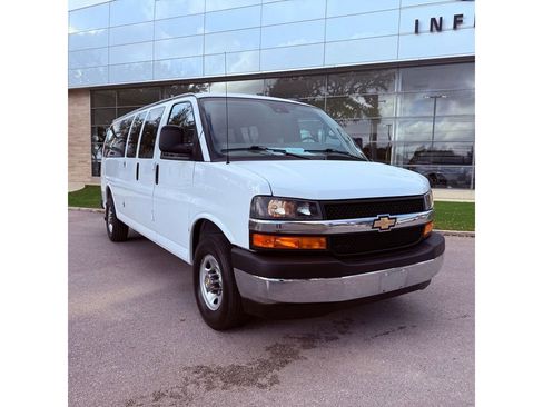 Used 2025 Chevrolet Express 3500 LT w/ LT Preferred Equipment Group RWD image 3