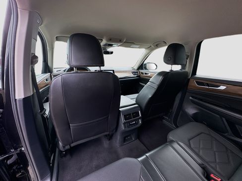 Used 2024 Volkswagen Atlas SE image 24