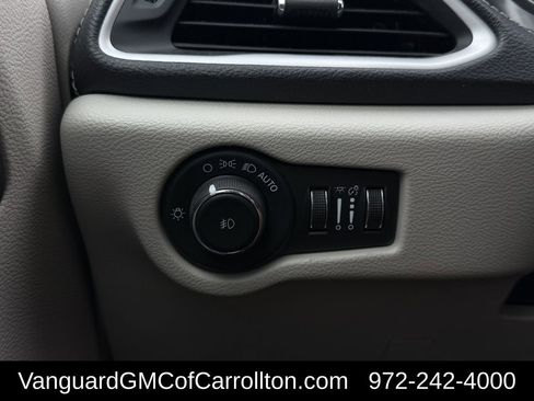 Used 2023 Chrysler Pacifica Touring-L FWD image 26