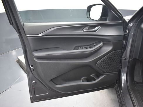 Used 2025 Jeep Grand Cherokee L Altitude image 16