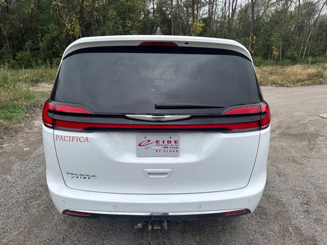 Used 2025 Chrysler Pacifica Select FWD image 8