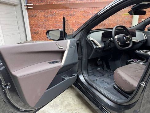 Used 2026 BMW iX xDrive45 image 9