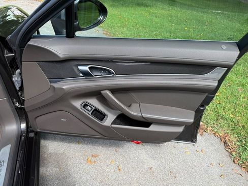 Used 2015 Porsche Panamera 4S image 39