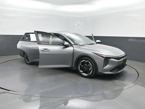 Used 2025 Kia K4 EX FWD image 35