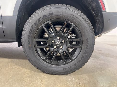 Used 2025 Land Rover Defender 90 S image 26