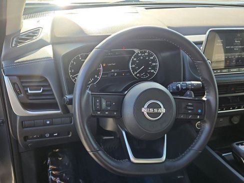 Used 2023 Nissan Rogue SV w/ SV Premium B Package FWD image 11