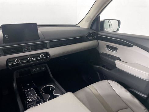 Used 2024 Honda Pilot Touring image 25