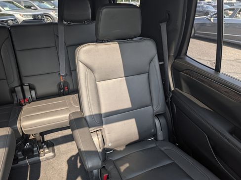 Used 2021 Chevrolet Tahoe Z71 w/ Luxury Package AWD/4WD image 14