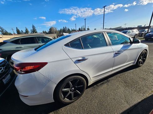 Used 2017 Hyundai Elantra Limited image 8