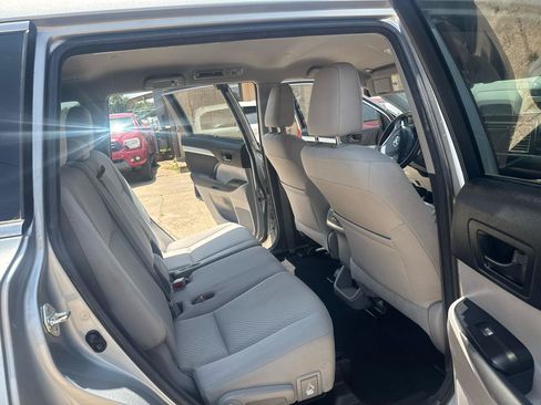 Used 2017 Toyota Highlander LE FWD image 24