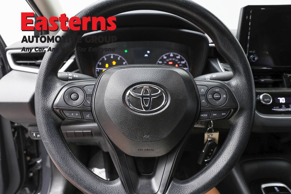 Used 2025 Toyota Corolla LE FWD image 11