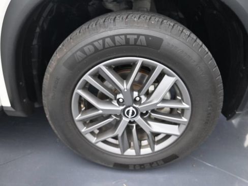 Used 2023 Nissan Rogue S FWD image 15
