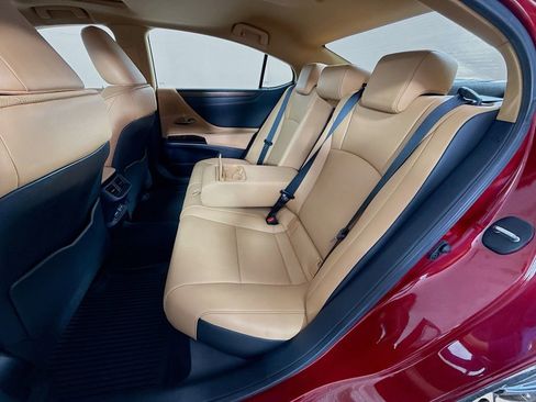 Certified 2025 Lexus ES 350 w/ Premium Package image 26