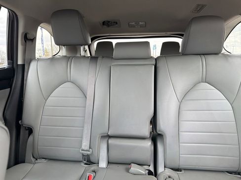 Used 2023 Toyota Highlander XLE FWD image 17