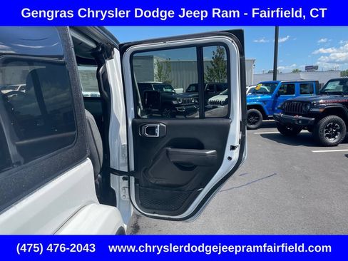 Used 2024 Jeep Wrangler Unlimited w/ Convenience Group AWD/4WD image 27
